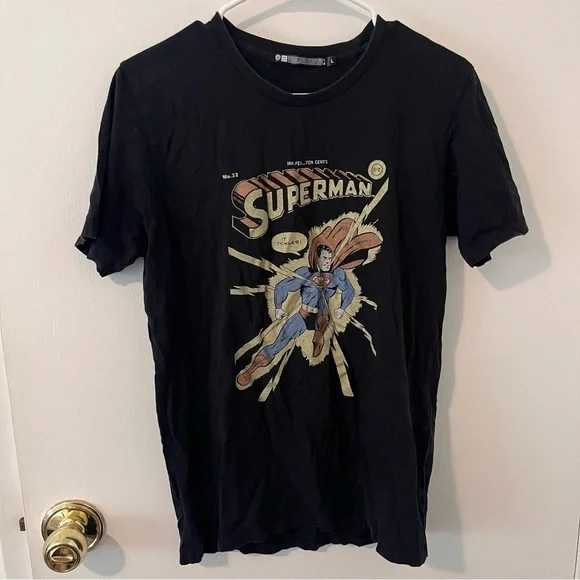 Uniqlo x DC Comics Superman Comics T-Shirt Black Shirt Sleeve Size Large - Picture 1 of 9